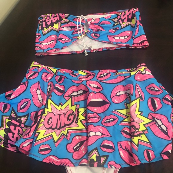 Bikini - Picture 2 of 3